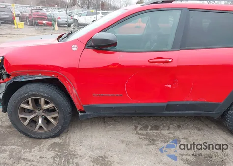 2017 Jeep Cherokee Trailhawk 4X4 z USA, uszkodzony, nr VIN 1C4PJMBS2HW615711